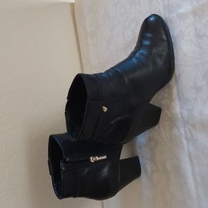 Bandolino, black leather half boots. Size 8M, like new. Zippered sides.